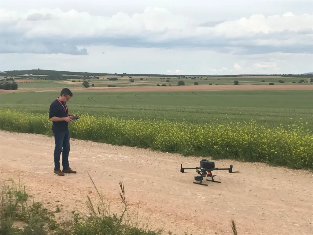 Participants also witnessed UCLM’s pioneering use of drone-based thermal imaging for real-time crop health monitoring—an innovative highlight of NexusLabs’ tech-driven solutions.